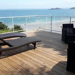 Port Mer, Les Pieds Dans L'eau Cancale